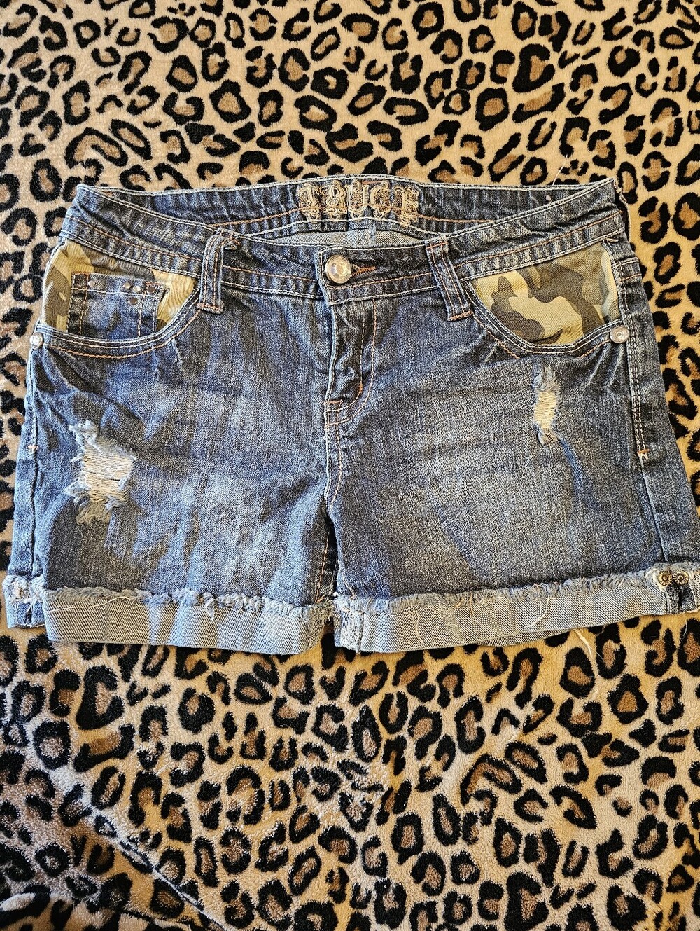 Truce Denim Shorts Y2k Womens 9 Camo Blue Flat Cuffed Hem Studded Distressed